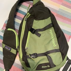 Patagonia Atom 8L sling bag